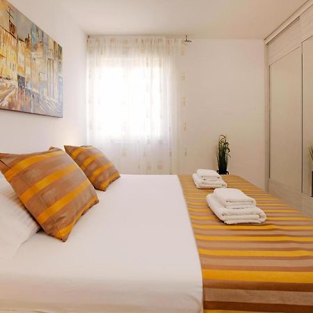 Modern 2-Bed Apt, Late Check In Available Split Eksteriør bilde
