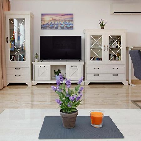 Modern 2-Bed Apt, Late Check In Available Split Eksteriør bilde