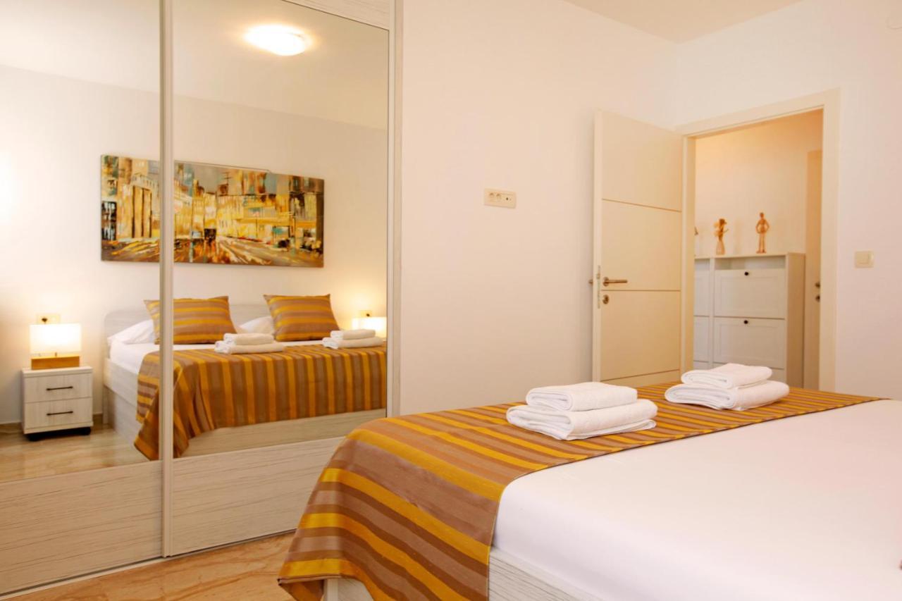 Modern 2-Bed Apt, Late Check In Available Split Eksteriør bilde