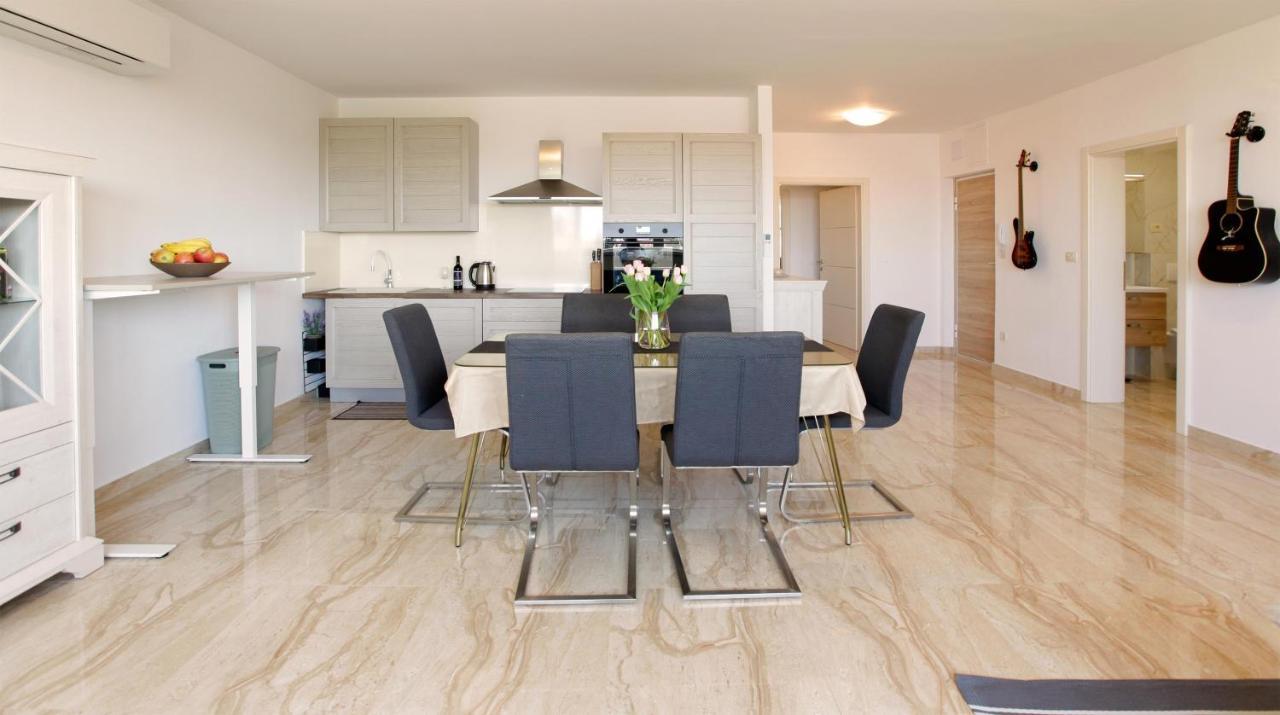 Modern 2-Bed Apt, Late Check In Available Split Eksteriør bilde