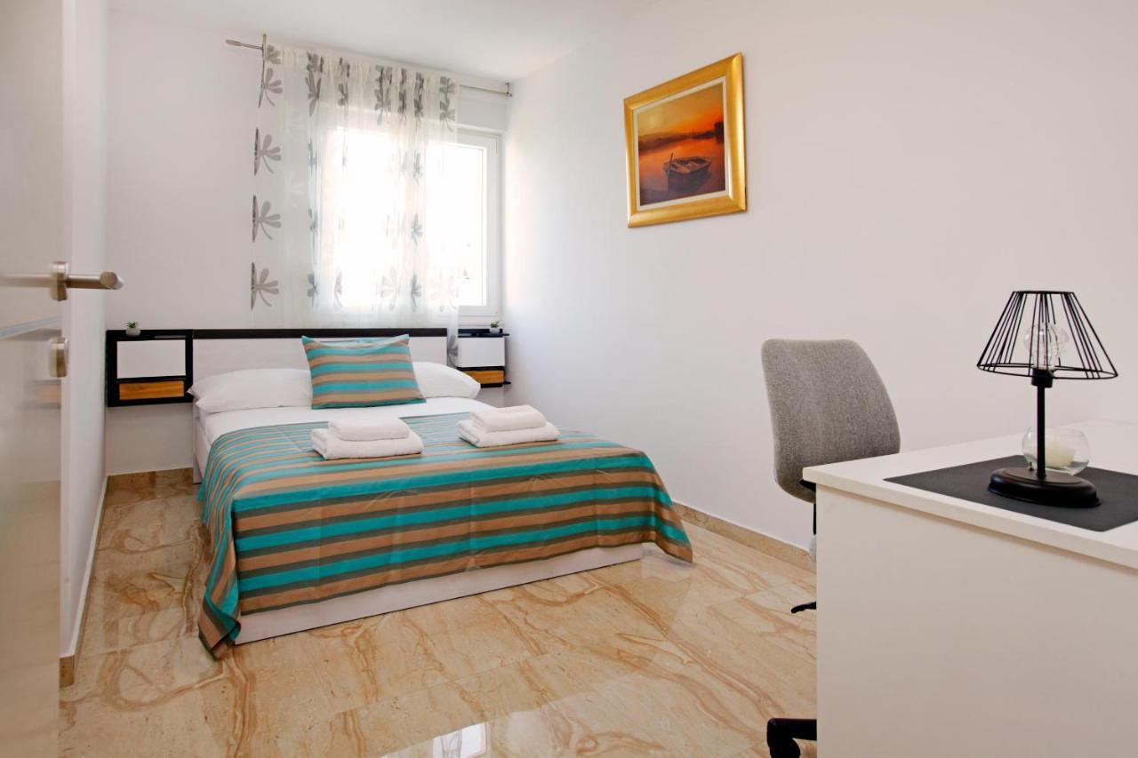 Modern 2-Bed Apt, Late Check In Available Split Eksteriør bilde