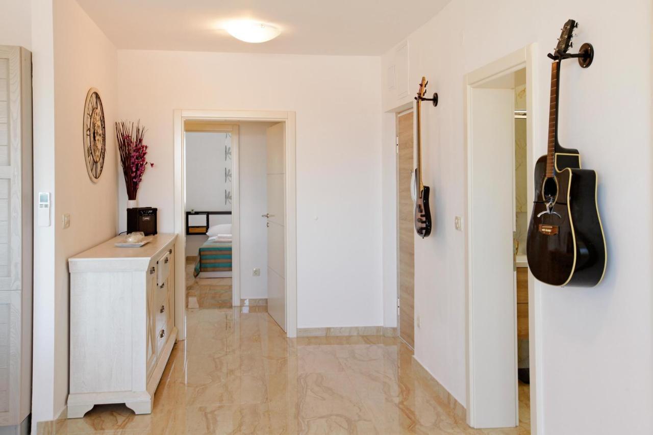 Modern 2-Bed Apt, Late Check In Available Split Eksteriør bilde