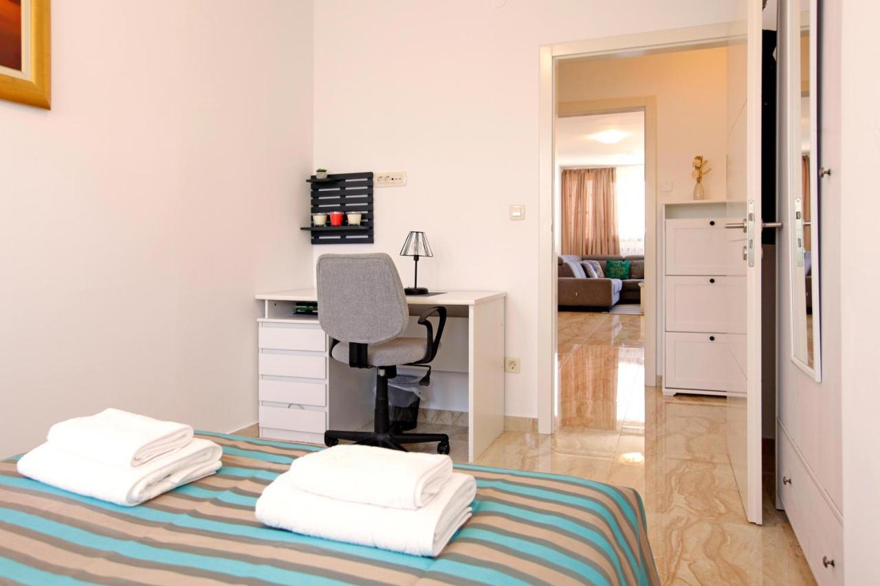 Modern 2-Bed Apt, Late Check In Available Split Eksteriør bilde
