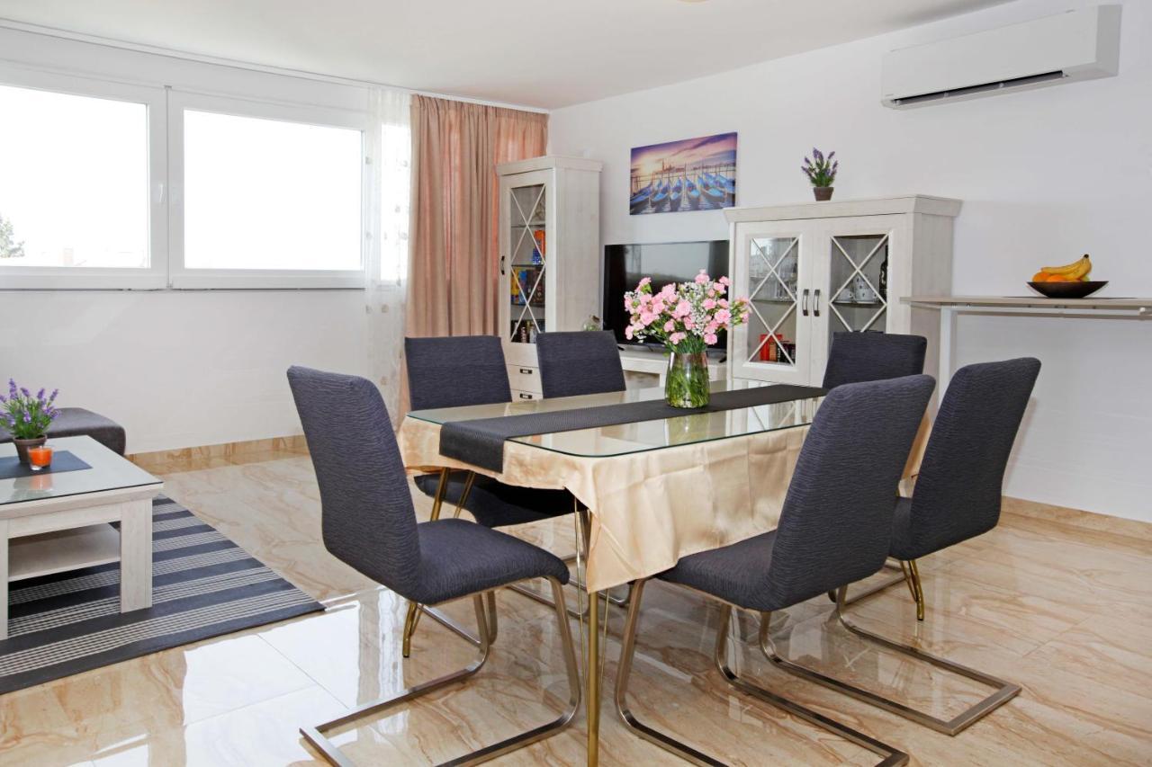 Modern 2-Bed Apt, Late Check In Available Split Eksteriør bilde