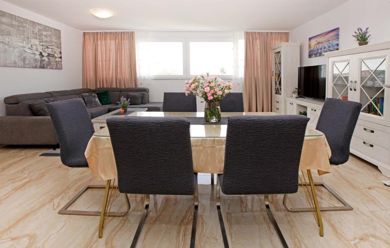 Modern 2-Bed Apt, Late Check In Available Split Eksteriør bilde