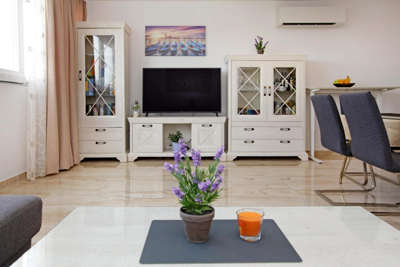 Modern 2-Bed Apt, Late Check In Available Split Eksteriør bilde