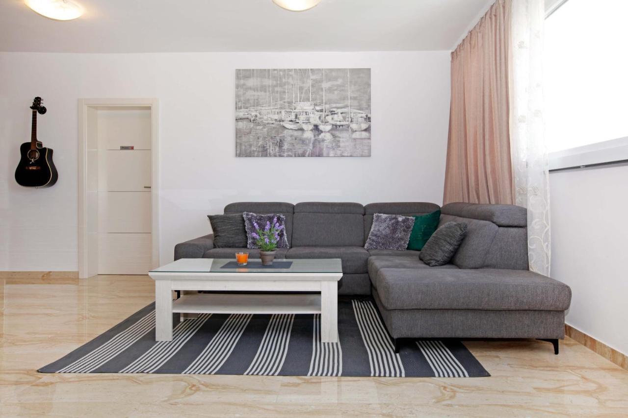 Modern 2-Bed Apt, Late Check In Available Split Eksteriør bilde